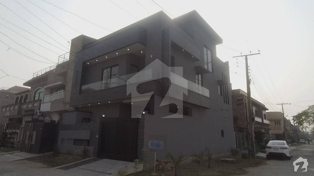 گرین ایوینیو ہاؤسنگ سوسائٹی کینٹ لاہور میں 3 کمروں کا 5 مرلہ مکان 1.75 کروڑ میں برائے فروخت۔