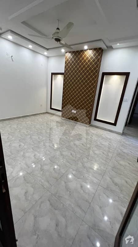 ریاض الجنہ فیصل آباد میں 5 کمروں کا 7 مرلہ مکان 2.3 کروڑ میں برائے فروخت۔