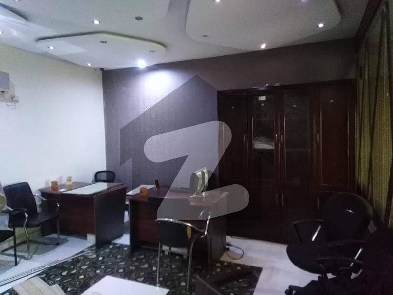 ڈی ایچ اے فیز 5 ڈیفنس (ڈی ایچ اے) لاہور میں 2 کمروں کا 4 مرلہ عمارت 70 ہزار میں کرایہ پر دستیاب ہے۔