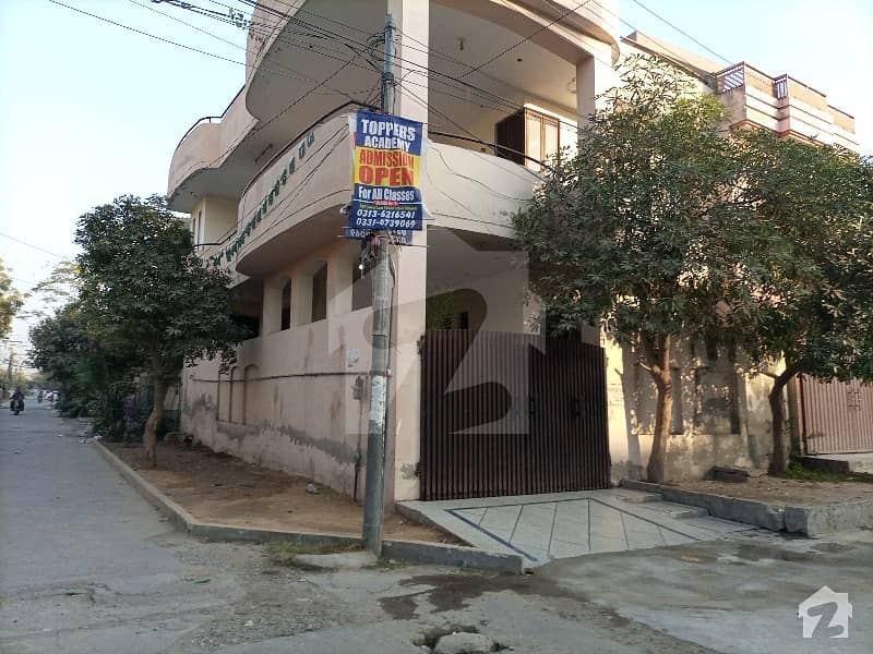 پی اے ایف آفیسرز کالونی کینٹ لاہور میں 3 کمروں کا 6 مرلہ مکان 1.55 کروڑ میں برائے فروخت۔