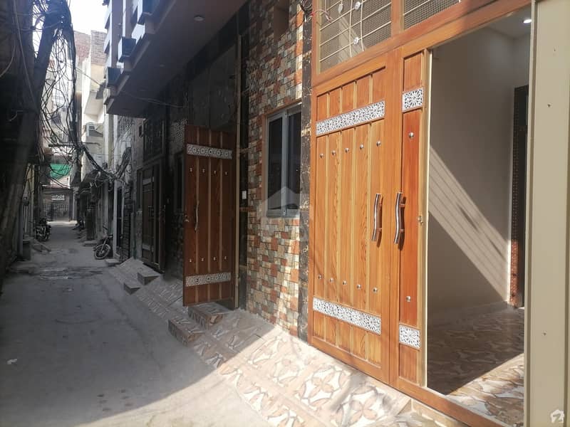 اسلام آباد کالونی لاہور میں 3 کمروں کا 2 مرلہ مکان 58 لاکھ میں برائے فروخت۔