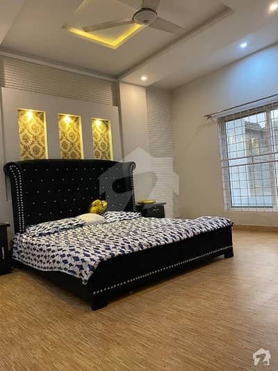 گلستان ٹاؤن ڈسکہ میں 9 کمروں کا 10 مرلہ مکان 2.4 کروڑ میں برائے فروخت۔