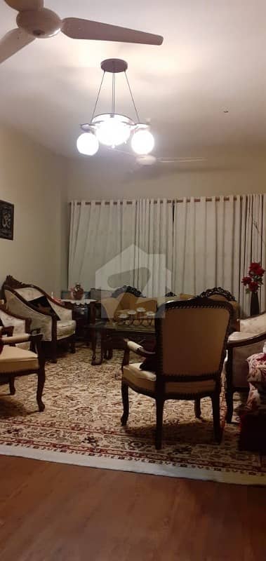 کلفٹن ۔ بلاک 3 کلفٹن کراچی میں 3 کمروں کا 9 مرلہ فلیٹ 3.65 کروڑ میں برائے فروخت۔