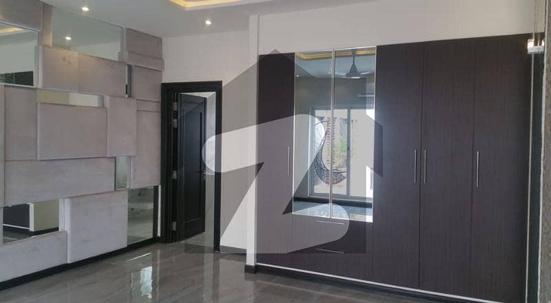 Lavish Option 1 Kanal 3 Beds Super Class Upper Portion For Rent Located At Dha Phase 5 Lahore.