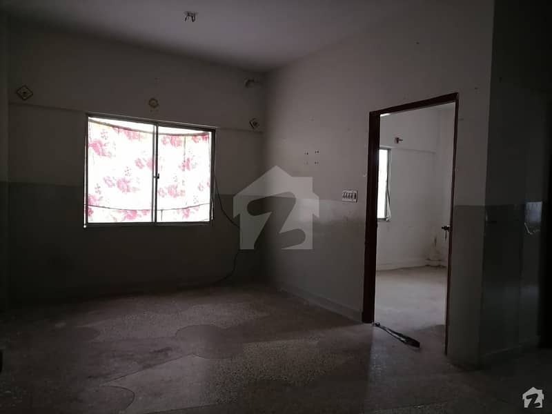 Iqbal Complex 4th Floor Flat Is Available For Sale