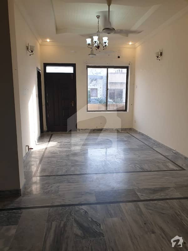 E 11 Upper With Servant 2 Bed 3 Bath Mumty Terrace Tv Lounge Kitchen