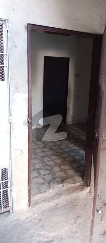 محمود آباد کراچی میں 2 کمروں کا 2 مرلہ فلیٹ 34 لاکھ میں برائے فروخت۔