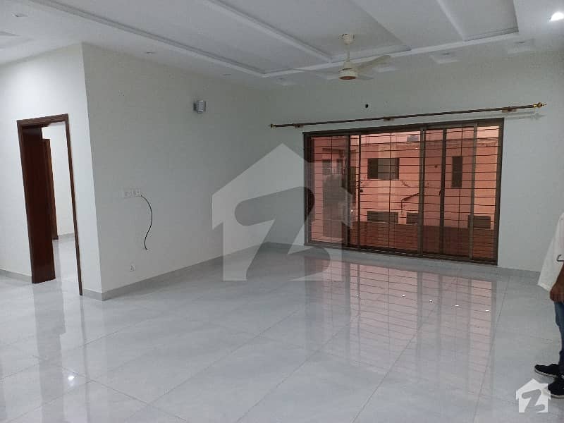 10 Marla 2 Bed Superb Lower Portion In Nfc Society Near Wapda Town