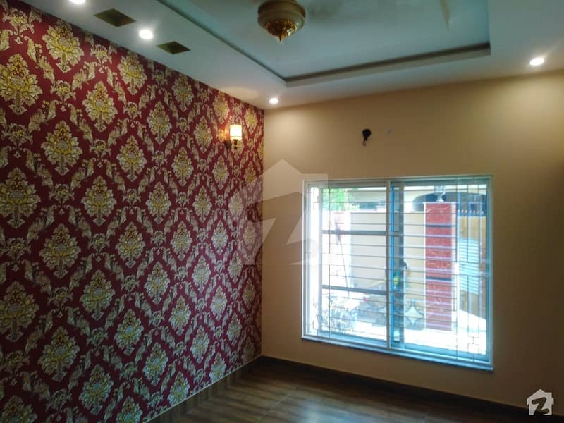 سن فلاور ہاؤسنگ سوسائٹی لاہور میں 4 کمروں کا 5 مرلہ مکان 2 کروڑ میں برائے فروخت۔