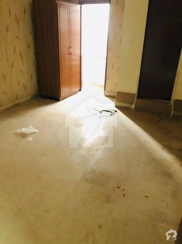 Flat Spread Over 1000 Square Feet In Dha Phase 7 Available