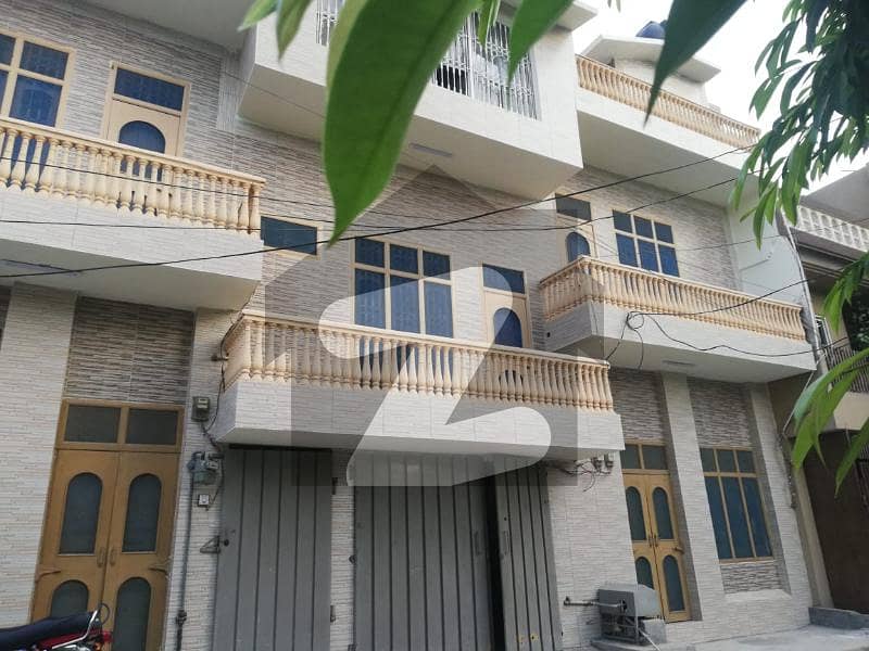 گلستان کالونی نمبر 1 فیصل آباد میں 5 کمروں کا 7 مرلہ مکان 2.2 کروڑ میں برائے فروخت۔