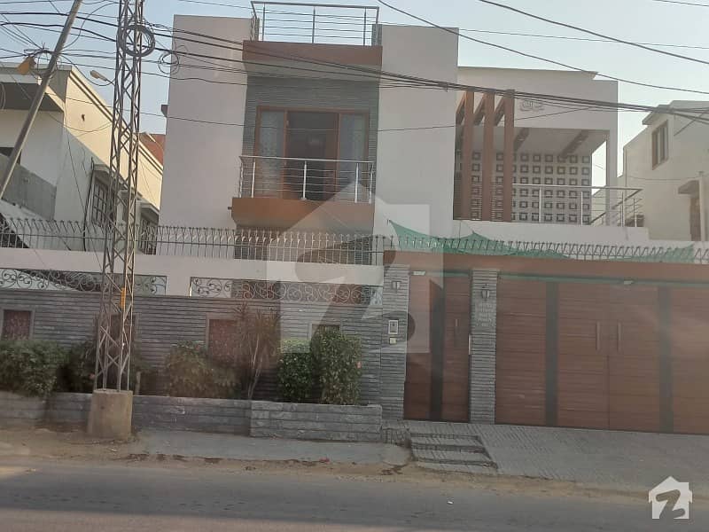 ڈی ایچ اے فیز 2 ایکسٹینشن ڈی ایچ اے ڈیفینس کراچی میں 6 کمروں کا 1 کنال مکان 11 کروڑ میں برائے فروخت۔