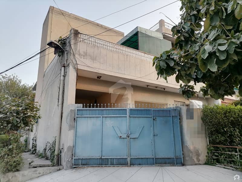 علامہ اقبال ٹاؤن ۔ راوی بلاک علامہ اقبال ٹاؤن لاہور میں 5 کمروں کا 10 مرلہ مکان 1.3 لاکھ میں کرایہ پر دستیاب ہے۔