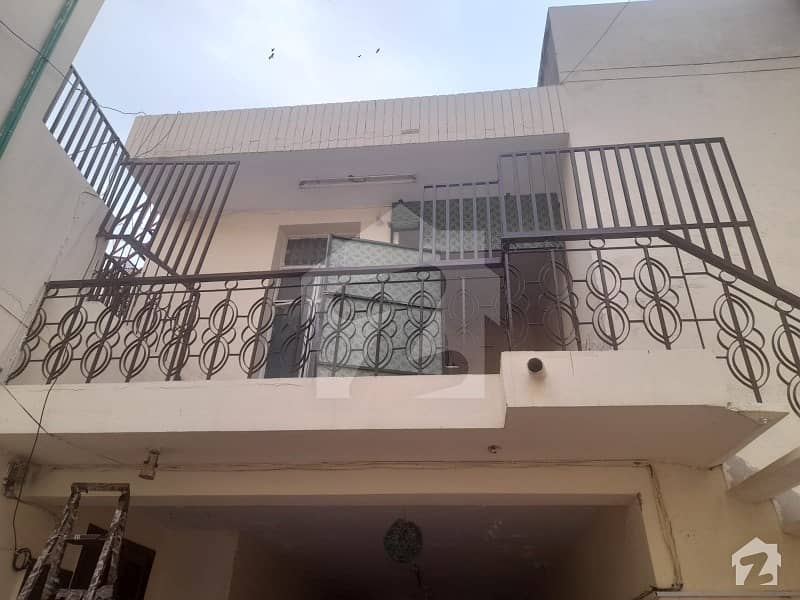 In Wahdat Colony Upper Portion Sized 700 Square Feet For Rent