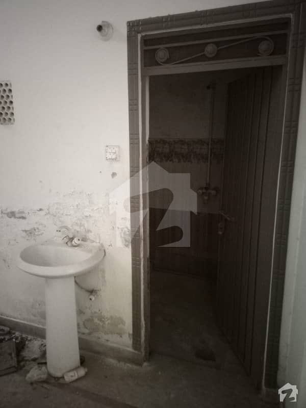 خانیوال روڈ ملتان میں 4 کمروں کا 3 مرلہ مکان 35.5 لاکھ میں برائے فروخت۔