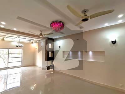 10 Marla Single Story House For Sale In State Life Housing Society Near Park
