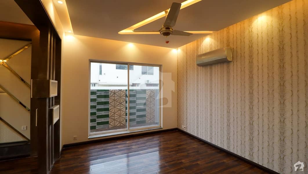 سلطان ٹاؤن لاہور میں 5 کمروں کا 1 کنال مکان 4.5 کروڑ میں برائے فروخت۔