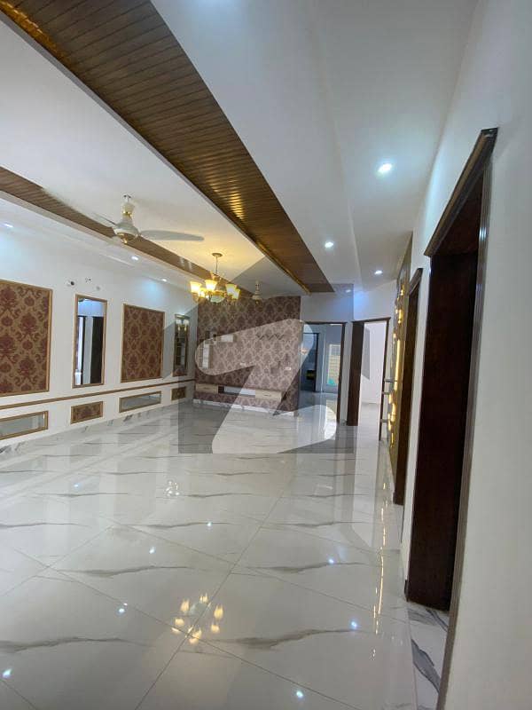 10 Marla Non Furnished House For Sale