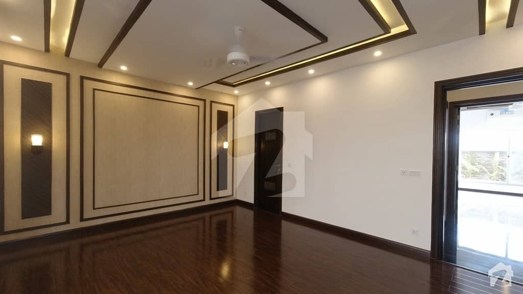 سلطان ٹاؤن لاہور میں 5 کمروں کا 1 کنال مکان 4.2 کروڑ میں برائے فروخت۔