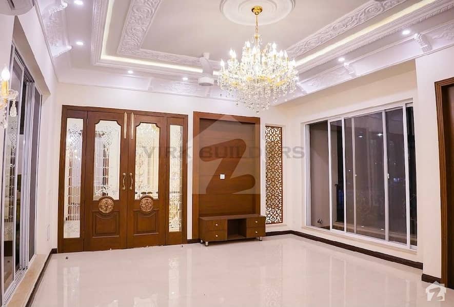 سلطان ٹاؤن لاہور میں 5 کمروں کا 1 کنال مکان 4.5 کروڑ میں برائے فروخت۔
