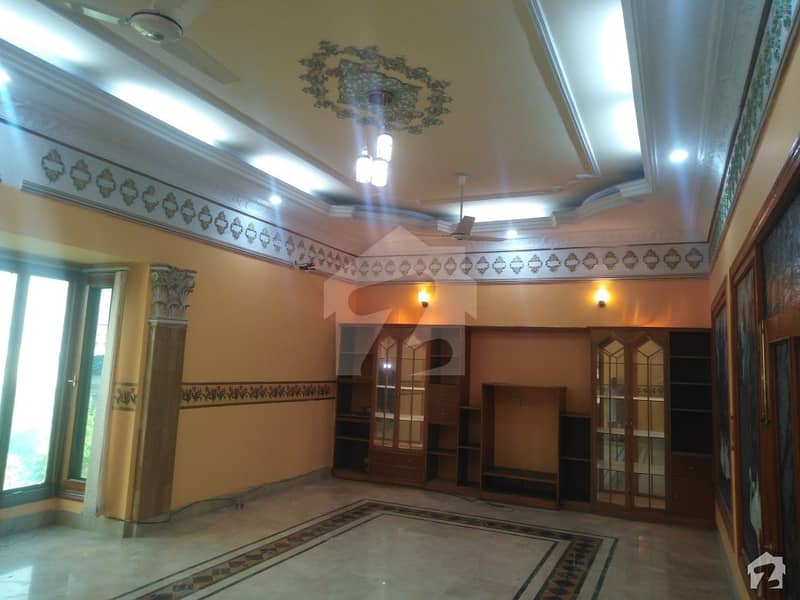 1 Kanal House Available In Popular Location Of Hayatabad