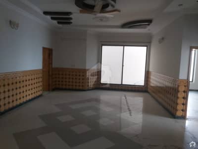 Spacious & Well-planned 2 Kanal House For Grabs In Hayatabad Phase 2