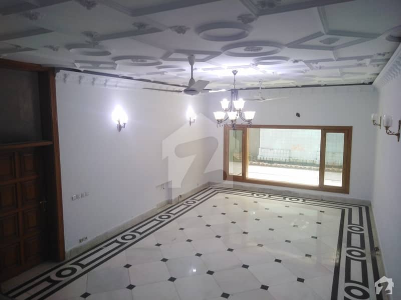 Hayatabad House For Rent Sized 1 Kanal