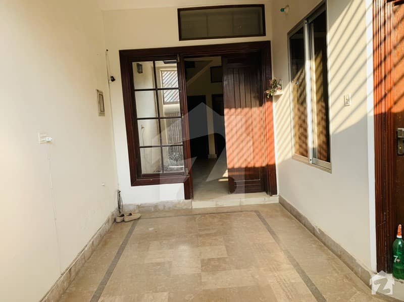 خیابان صادق سرگودھا میں 4 کمروں کا 4 مرلہ مکان 30 ہزار میں کرایہ پر دستیاب ہے۔