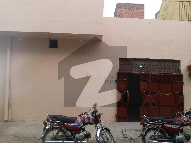 علامہ اقبال ٹاؤن لاہور میں 3 کمروں کا 5 مرلہ مکان 25 ہزار میں کرایہ پر دستیاب ہے۔