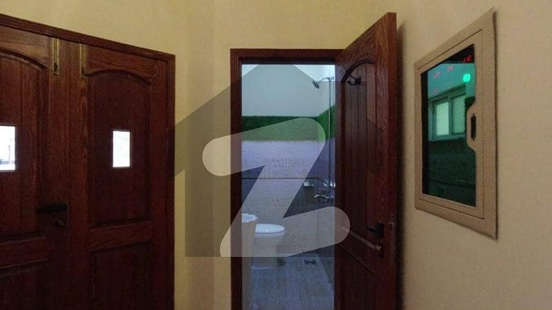 بحریہ ٹاؤن ۔ بلاک ڈی ڈی بحریہ ٹاؤن سیکٹرڈی بحریہ ٹاؤن لاہور میں 7 کمروں کا 10 مرلہ مکان 3.7 کروڑ میں برائے فروخت۔
