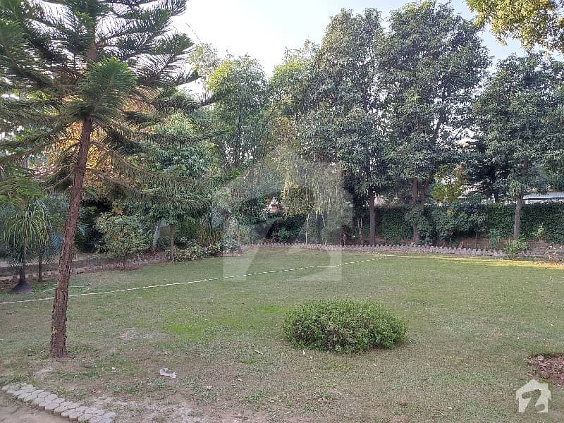 1200 Square Yard Luxury Plot Available For Sale In Islamabad