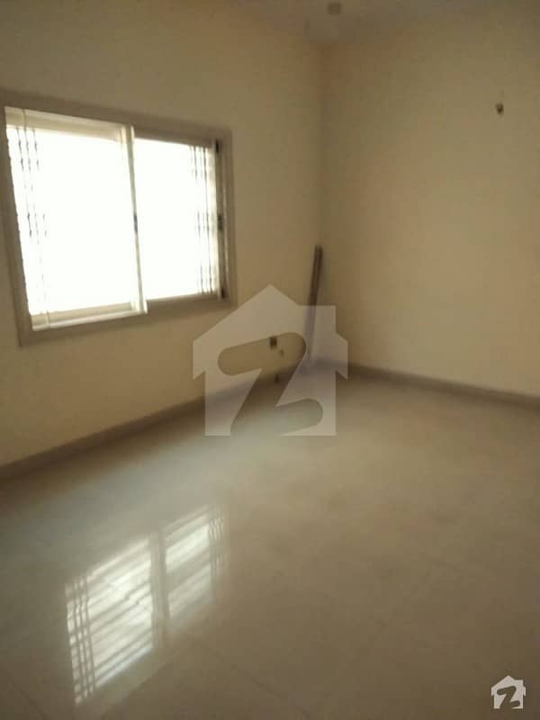 Double Story Well Maintained House Availabile For Prime Location At Gulshan-e-iqbal
