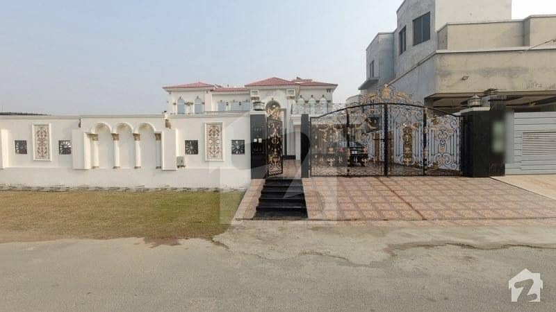 A Stunning House Is Up For Grabs In UET Housing Society Lahore