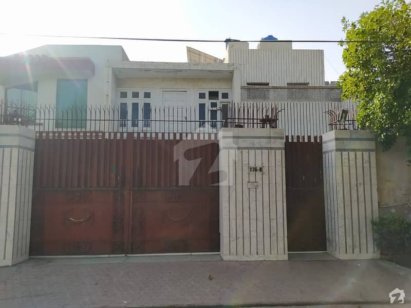 Well-constructed House Available For Sale In Gulistan Colony No 1