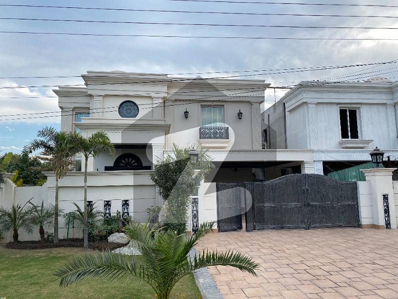 Fully Furnished 800 Square Yard House For Sale In Gujranwala Cantt Corner House