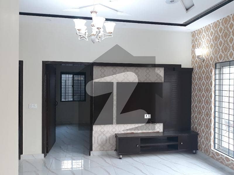 جوبلی ٹاؤن لاہور میں 5 کمروں کا 5 مرلہ مکان 1.45 کروڑ میں برائے فروخت۔