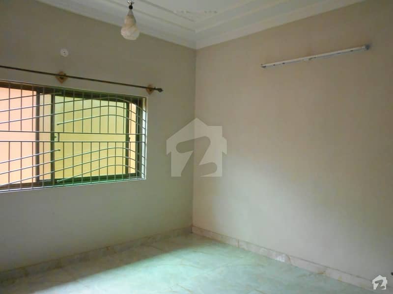 10 Marla House Up For Sale In Chakri Road