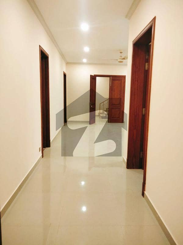 D12 2 Open Basement 600 Sq Yard For Rent