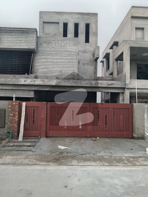 ڈریم گارڈنز - بلاک ایچ ڈریم گارڈنز ڈیفینس روڈ لاہور میں 5 کمروں کا 10 مرلہ مکان 2.3 کروڑ میں برائے فروخت۔
