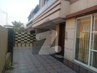 بحریہ ٹاؤن جاسمین بلاک بحریہ ٹاؤن سیکٹر سی بحریہ ٹاؤن لاہور میں 5 کمروں کا 11 مرلہ مکان 2.75 کروڑ میں برائے فروخت۔