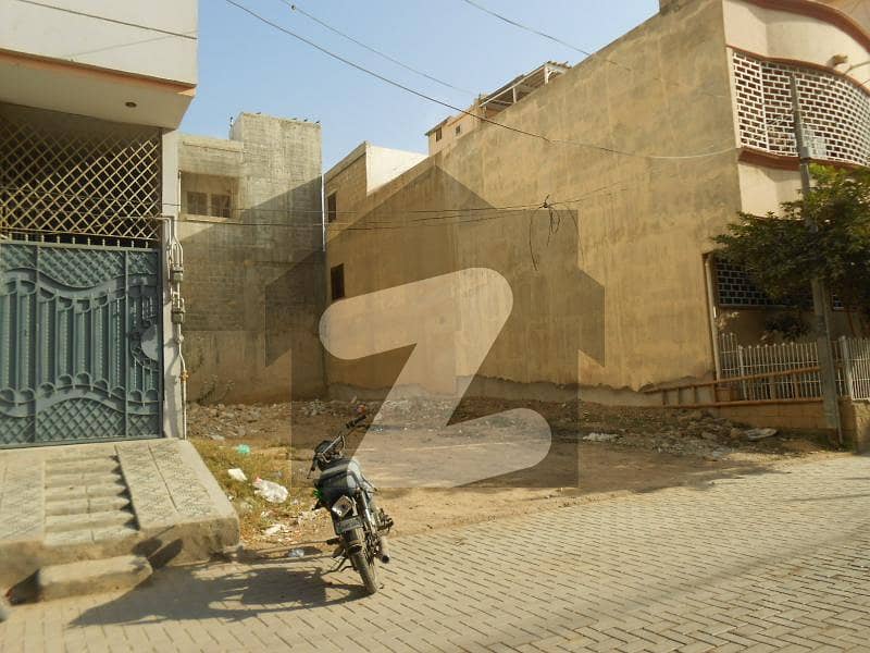 کامران چورنگی کراچی میں 8 مرلہ رہائشی پلاٹ 2.25 کروڑ میں برائے فروخت۔