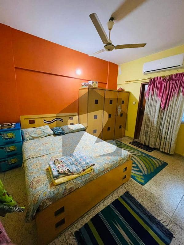 ملیر کراچی میں 5 کمروں کا 15 مرلہ فلیٹ 5.6 کروڑ میں برائے فروخت۔