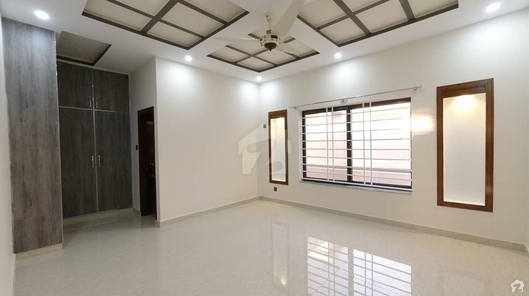 سوان گارڈن ۔ بلاک ڈی سوان گارڈن اسلام آباد میں 6 کمروں کا 1 کنال مکان 4.3 کروڑ میں برائے فروخت۔