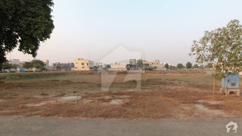 One kanal plot for sale Near to Park