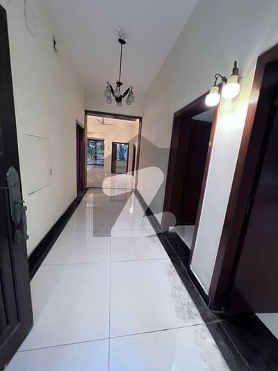 5 Kanal Commercial House Beautiful Location Facing Park