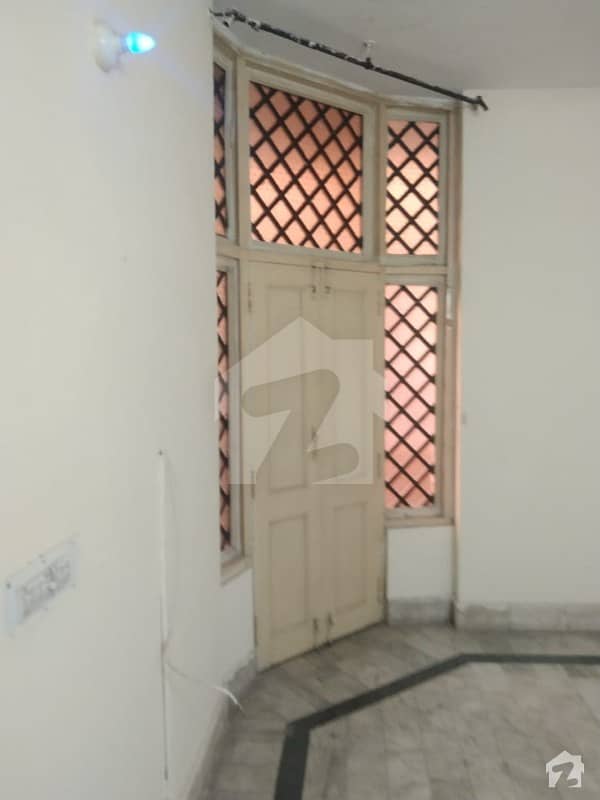 جیل روڈ لاہور میں 3 کمروں کا 5 مرلہ مکان 60 ہزار میں کرایہ پر دستیاب ہے۔