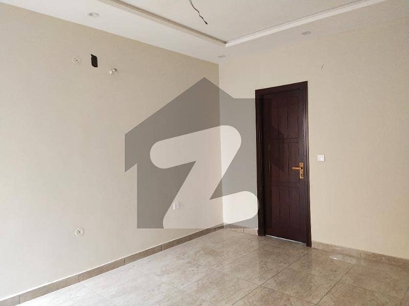 کینال گارڈن فیصل آباد میں 4 کمروں کا 7 مرلہ مکان 2.25 کروڑ میں برائے فروخت۔