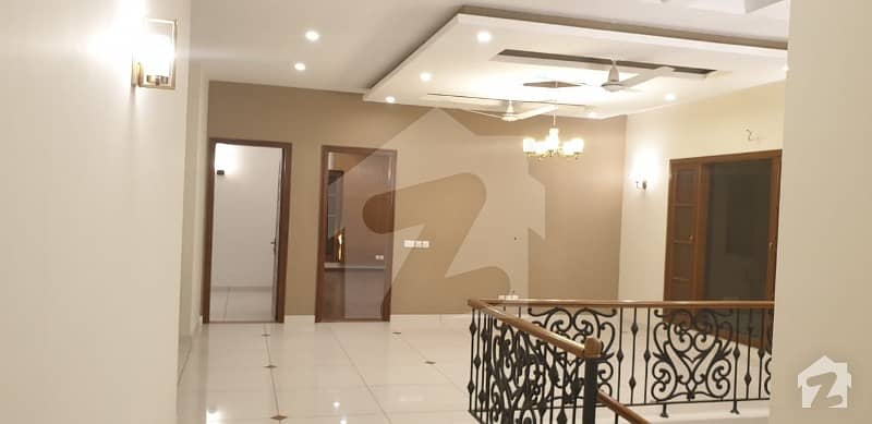 ڈی ایچ اے فیز 5 ڈی ایچ اے کراچی میں 6 کمروں کا 1 کنال مکان 15.5 کروڑ میں برائے فروخت۔