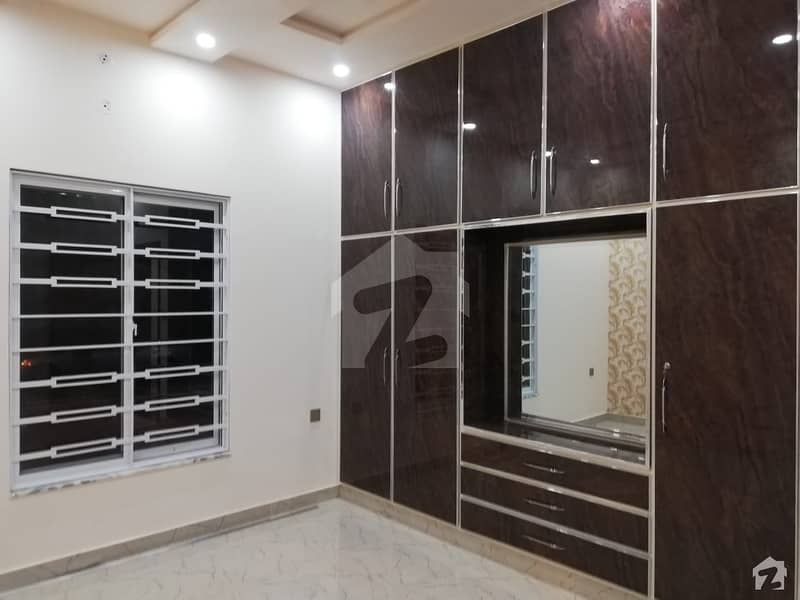 گلبرگ ویلی فیصل آباد میں 3 کمروں کا 7 مرلہ مکان 1.75 کروڑ میں برائے فروخت۔