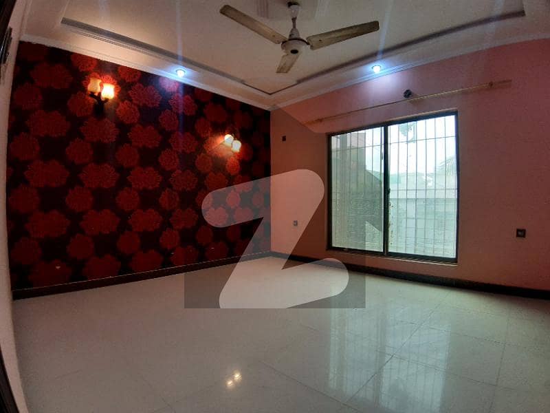 باتھ آئی لینڈ کراچی میں 3 کمروں کا 10 مرلہ بالائی پورشن 2.35 کروڑ میں برائے فروخت۔
